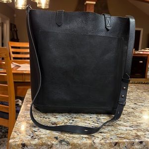 Madewell Medium Transport bag. Good condition! Includes long strap as well!